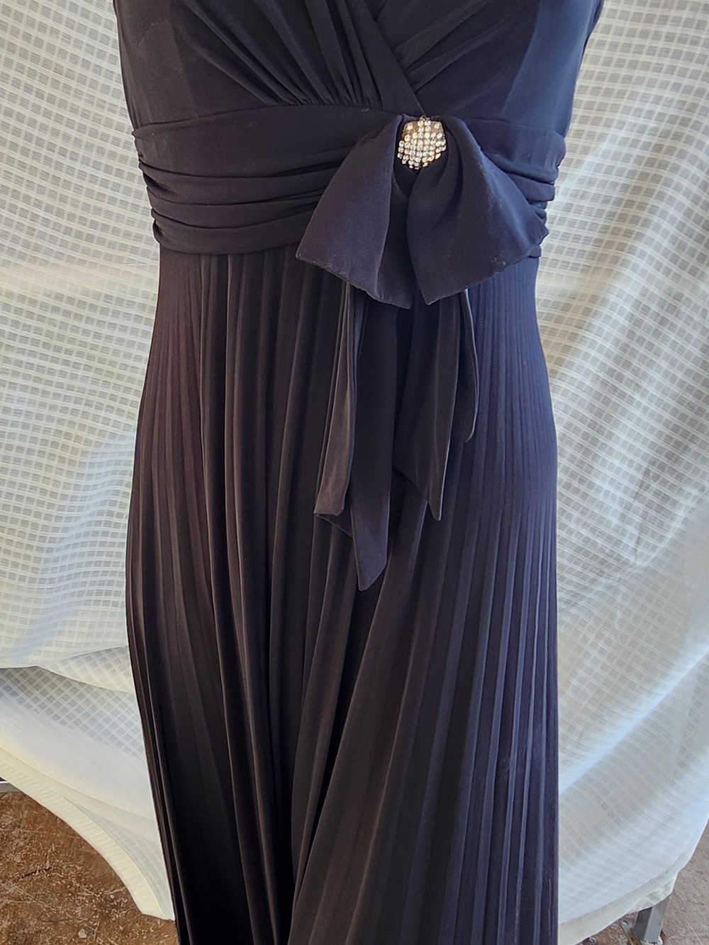 Elegant Navy Pleated Prom Gown with Rhinestone Bow Accent